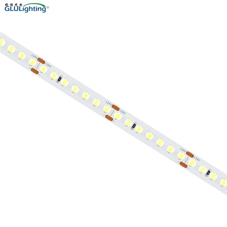 Augstas CRI 2835 sloksnes 140 LED/m 24V augstas gaismas efektivitātes UL sarakstā